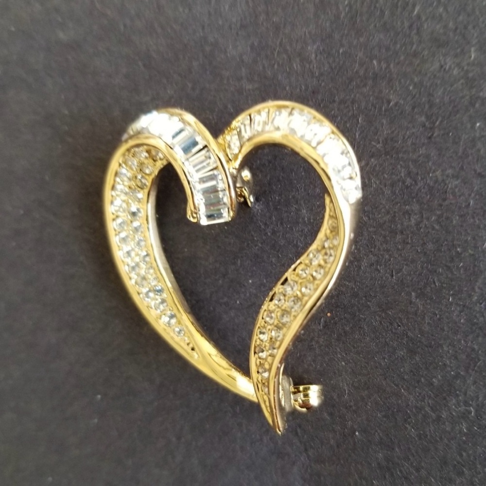 Crystal Open Heart Brooch - Picture 6 of 8